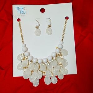 Necklace and earrings set